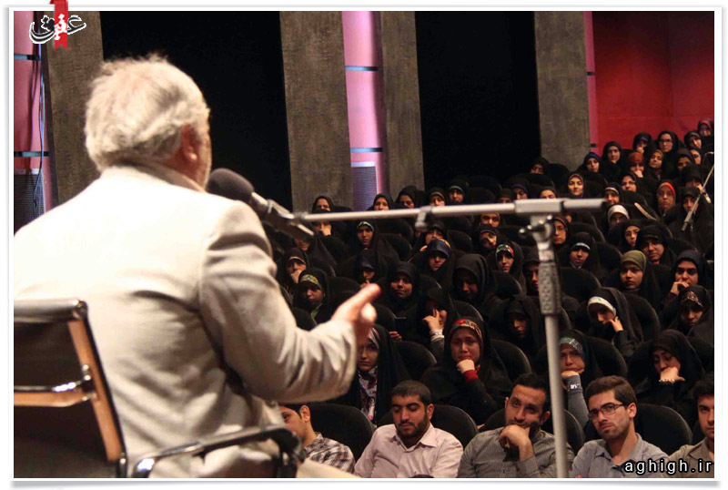 حجت الاسلام شهاب مرادی و حاج علی انسانی در کلاس مجردها