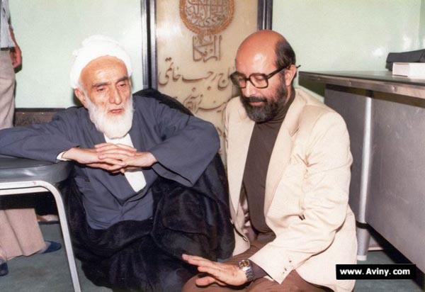شهید مصطفی چمران در کنار مرحوم فلسفی 