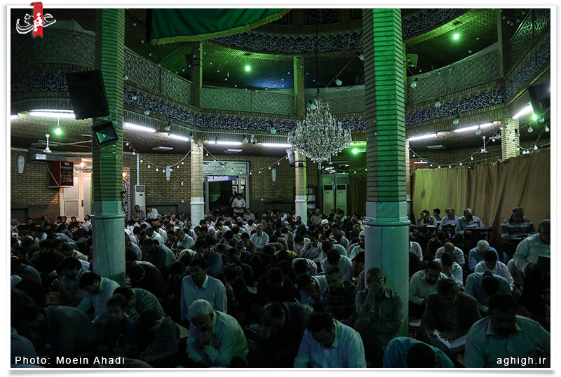 مناجات خوانی ماه رمضان در مسجد الشهدا
