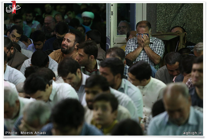 مناجات خوانی ماه رمضان در مسجد الشهدا