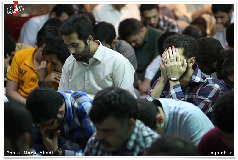 مناجات خوانی ماه رمضان در مسجد الشهدا