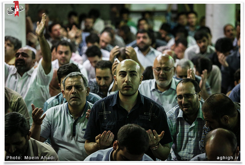 مناجات خوانی ماه رمضان در مسجد الشهدا
