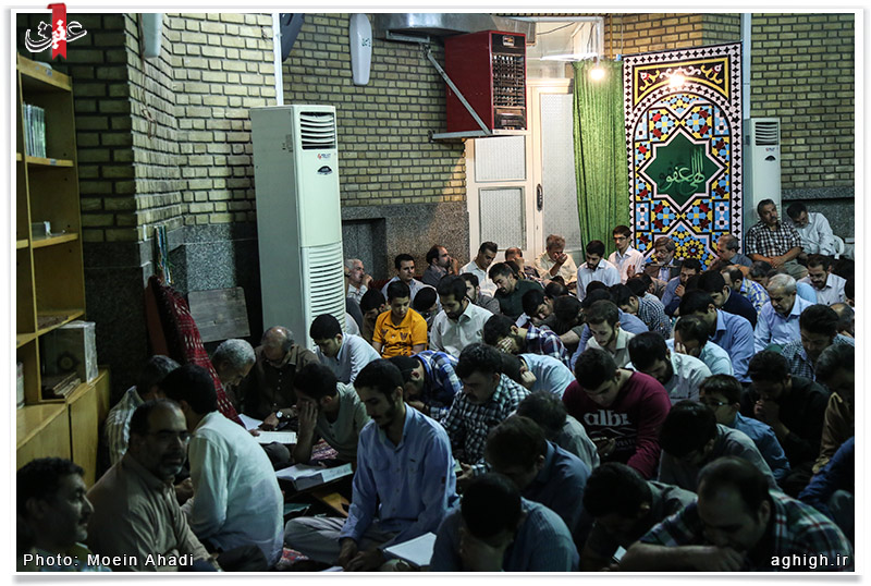 مناجات خوانی ماه رمضان در مسجد الشهدا