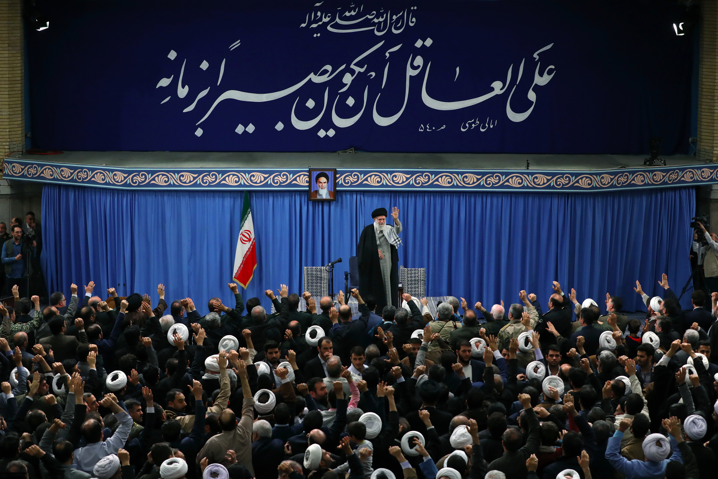 اگر مجلس ضعیف و خودباخته باشد تأثیر منفی بلندمدت دارد / رأیدادن یک وظیفه شرعی است اگر مجلس ضعیف و خودباخته باشد تأثیر منفی بلندمدت دارد / رأیدادن یک وظیفه شرعی است