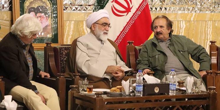 حضور کارگردان معروف در حرم امام رضا +عکس