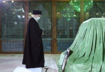 حضور رهبری در مرقد امام و گلزار شهدا