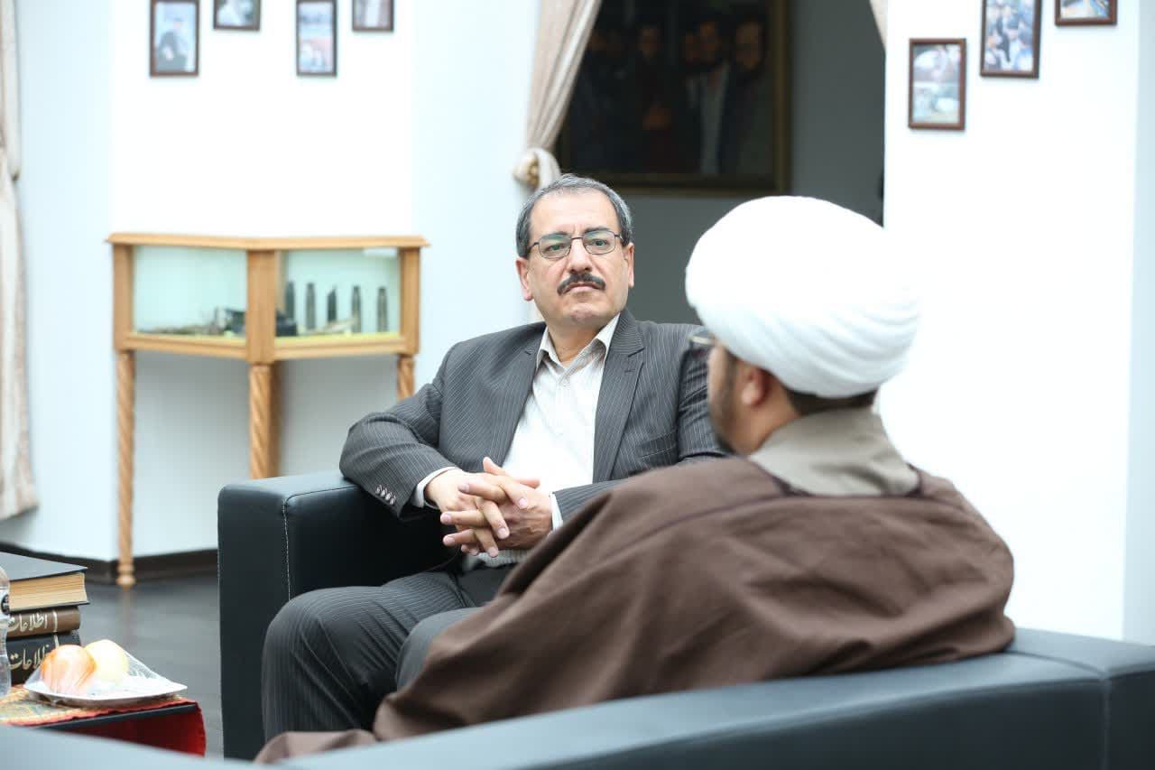 امر اهلبیت(ع) نباید فدای دیده شدن افراد شود امر اهلبیت(ع) نباید فدای دیده شدن افراد شود