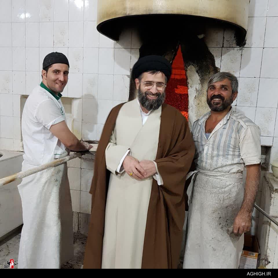 منبری معروف در کنار کوره نان پزی