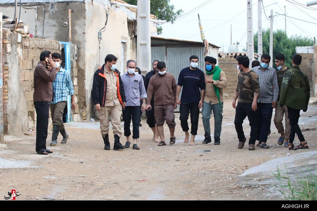 اثر حضور مداحان در میان سیلزدگان جنوب کشور