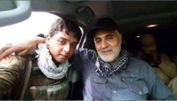 حاج قاسم در کنار رزمنده اهل سنت سوری+عکس