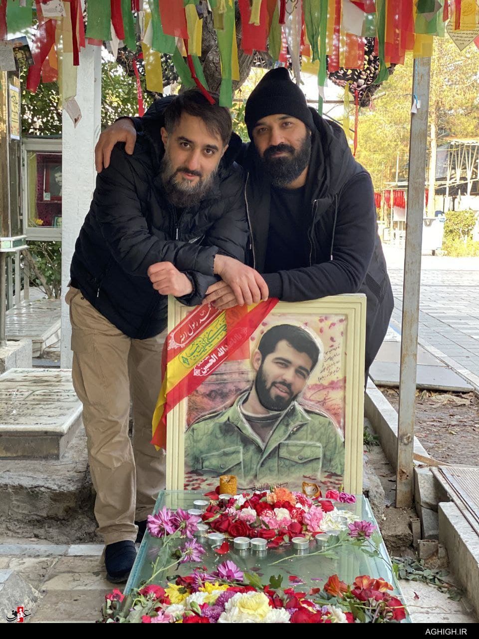 دو مداح معروف بر سر مزار شهید مدافع حرم