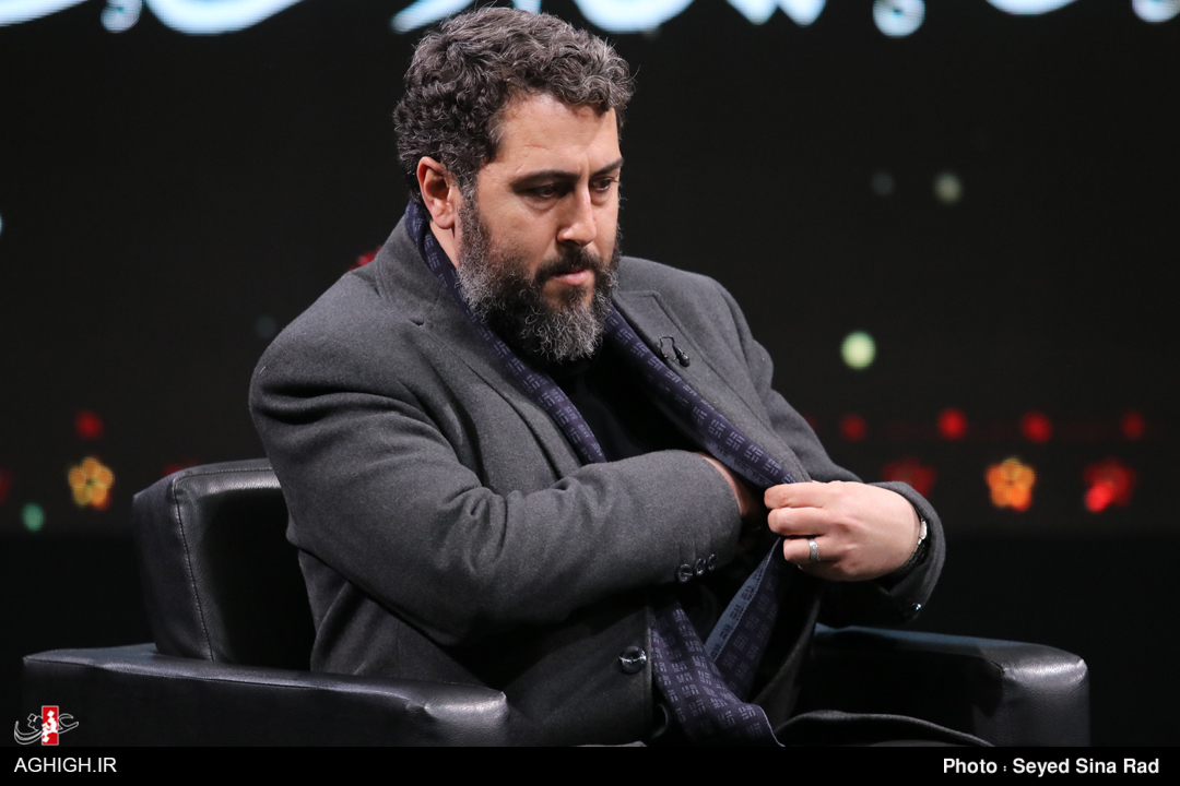 شاعر باید وسط معرکه باشد