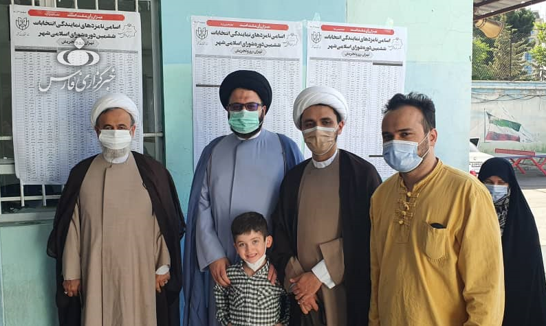 حجتالاسلام علیرضا پناهیان پای صندوق رای انتخابات 1400 حضور مداحان و سخنرانان پای صندوق رأی+تصاویر