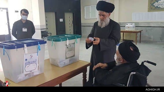 حجتالاسلام سیدحسین مؤمنی پای صندوق رای انتخابات 1400 حضور مداحان و سخنرانان پای صندوق رأی+تصاویر