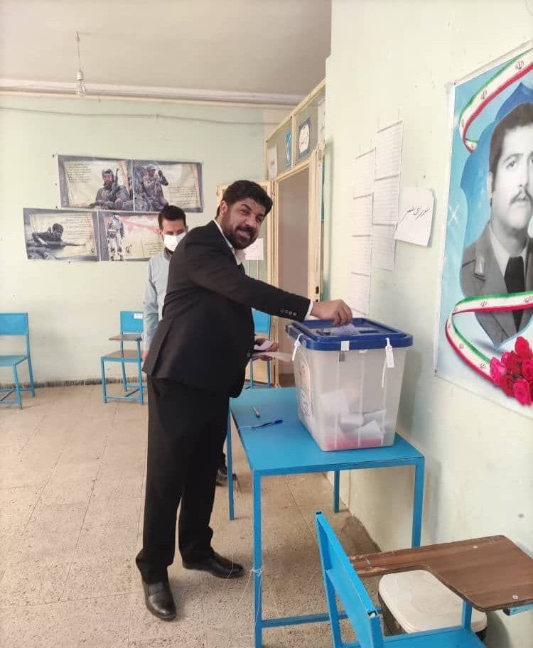 حاج مجتبی رمضانی پای صندوق رای انتخابات 1400 حضور مداحان و سخنرانان پای صندوق رأی+تصاویر