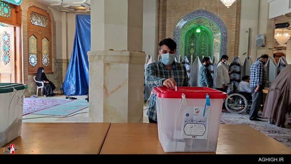 حاج مجتبی رمضانی حضور مداحان و سخنرانان پای صندوق رأی+تصاویر