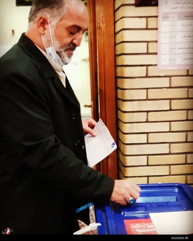 نریمان پناهی پای صندوق رای انتخابات 1400 حضور مداحان و سخنرانان پای صندوق رأی+تصاویر