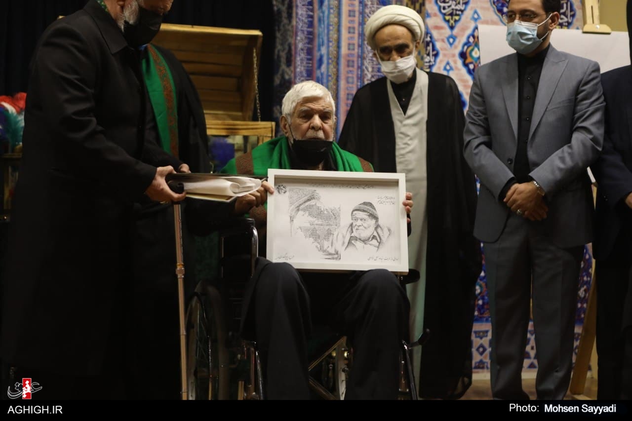 دیوان اشعار استاد موید در حرم مطهر رضوی رونمایی شد دیوان اشعار استاد موید در حرم مطهر رضوی رونمایی شد