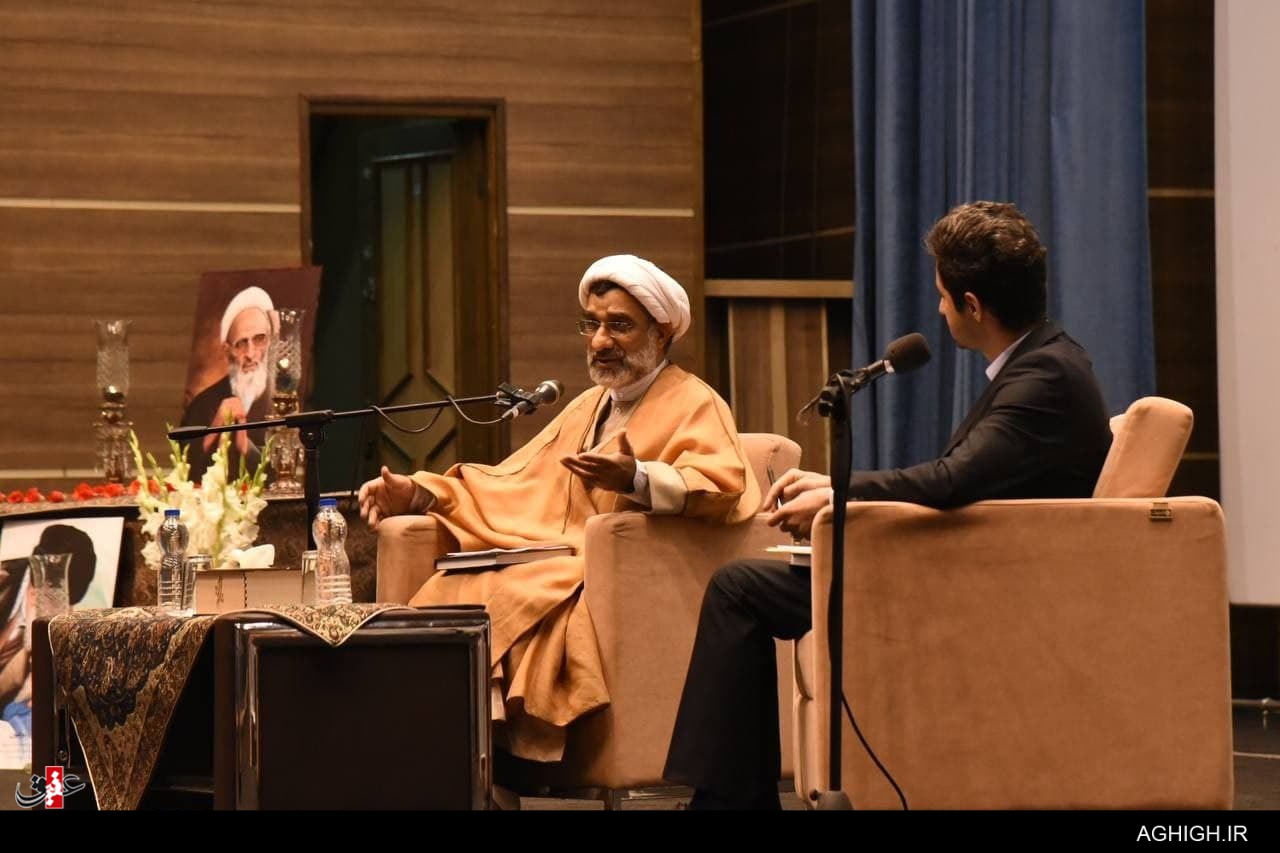 «همراهی با انقلاب اسلامی و تجلیل از مقام معظم رهبری» از ویژگی های علامه آملی بود «همراهی با انقلاب اسلامی و تجلیل از مقام معظم رهبری» از ویژگی های علامه آملی بود