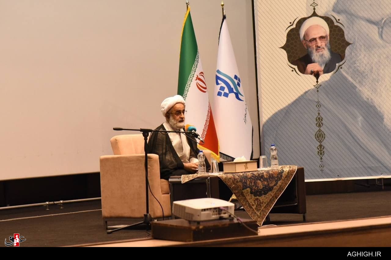 «همراهی با انقلاب اسلامی و تجلیل از مقام معظم رهبری» از ویژگی های علامه آملی بود «همراهی با انقلاب اسلامی و تجلیل از مقام معظم رهبری» از ویژگی های علامه آملی بود