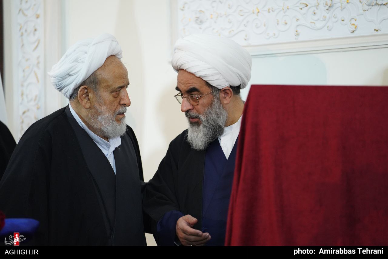 خطیب بودن همراه با علم و دانش از ویژگیهای شیخ حسین انصاریان است خطیب بودن همراه با علم و دانش از ویژگیهای شیخ حسین انصاریان است