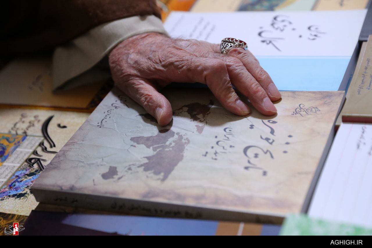 نقش نگین انگشتر رهبر انقلاب در نمایشگاه کتاب نقش نگین انگشتر رهبر انقلاب در نمایشگاه کتاب