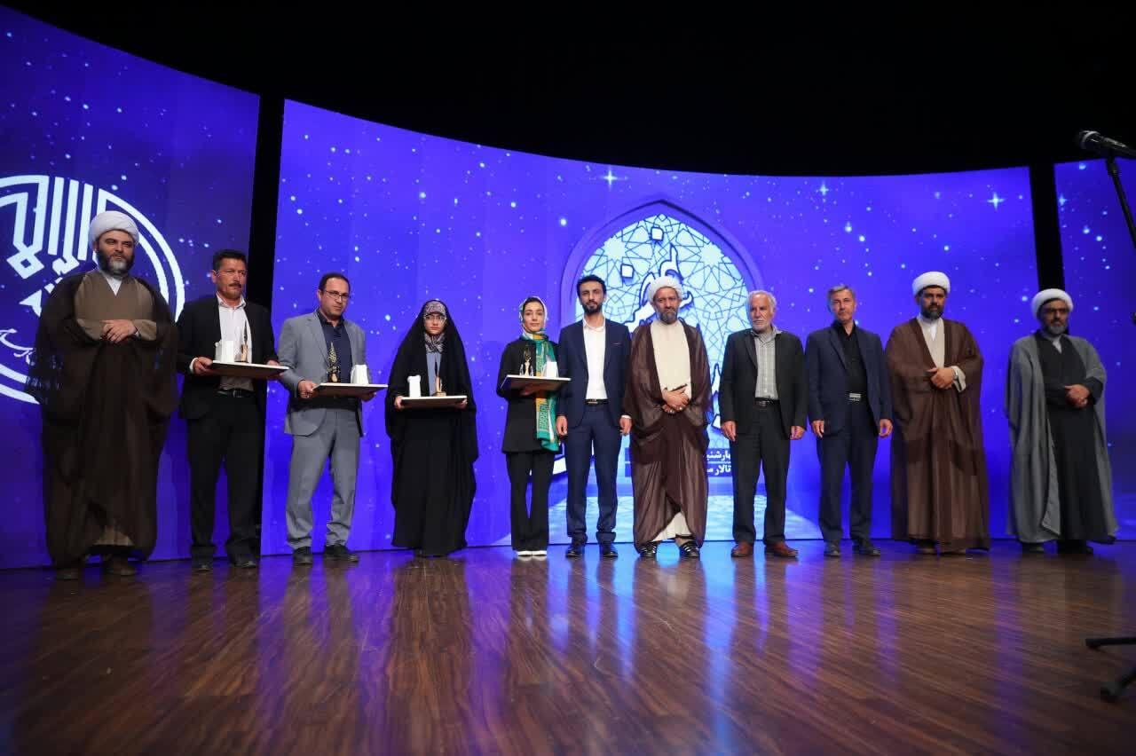 تقدیر از دختر ایران / حجتالاسلام قمی: همه باید مبلغ اسلام باشند تقدیر از دختر ایران / حجتالاسلام قمی: همه باید مبلغ اسلام باشند