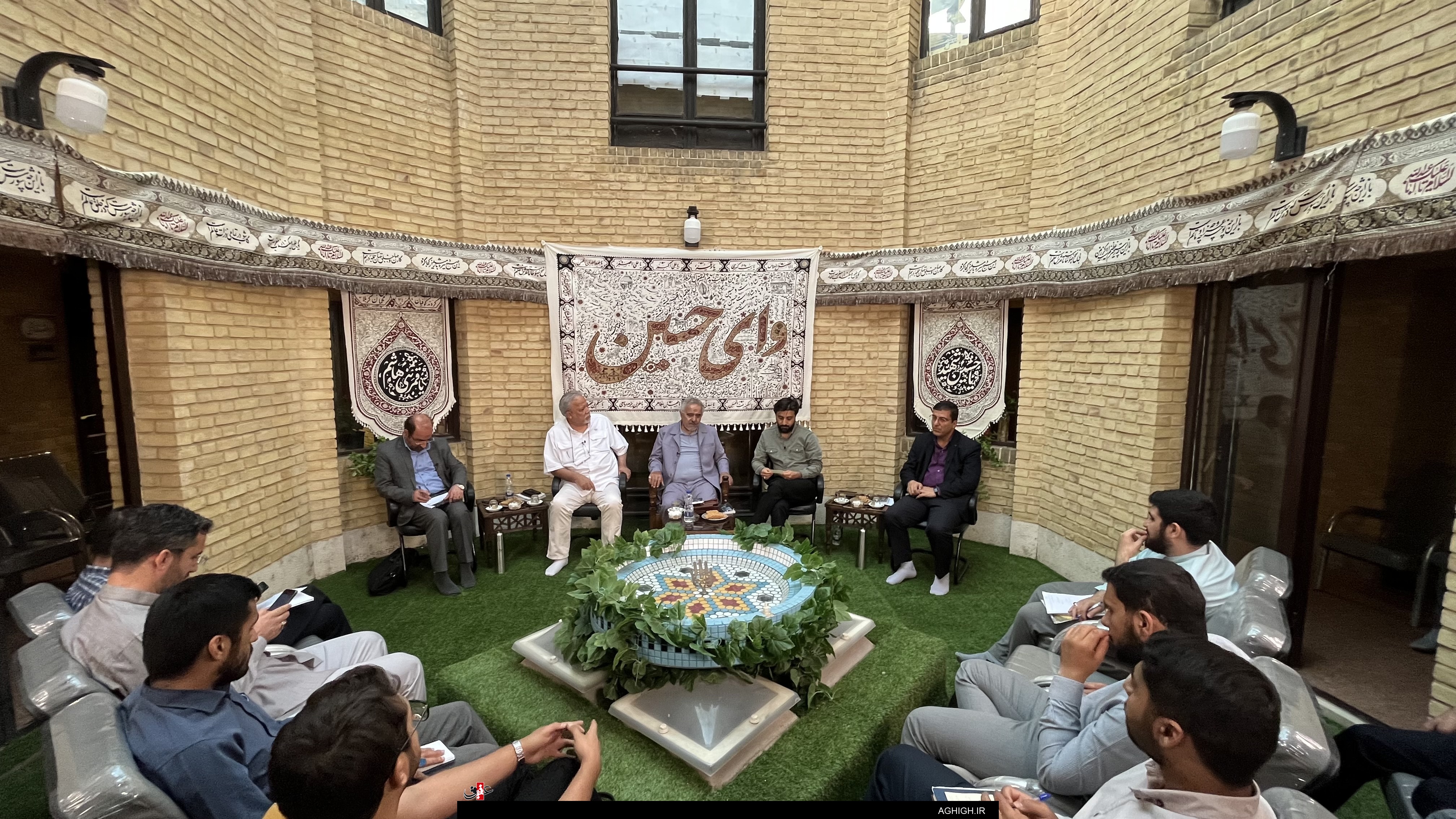 شاعری که در اشعارش شأن اهل بیت(ع) را حفظ میکند شاعری که در اشعارش شأن اهل بیت(ع) را حفظ میکند