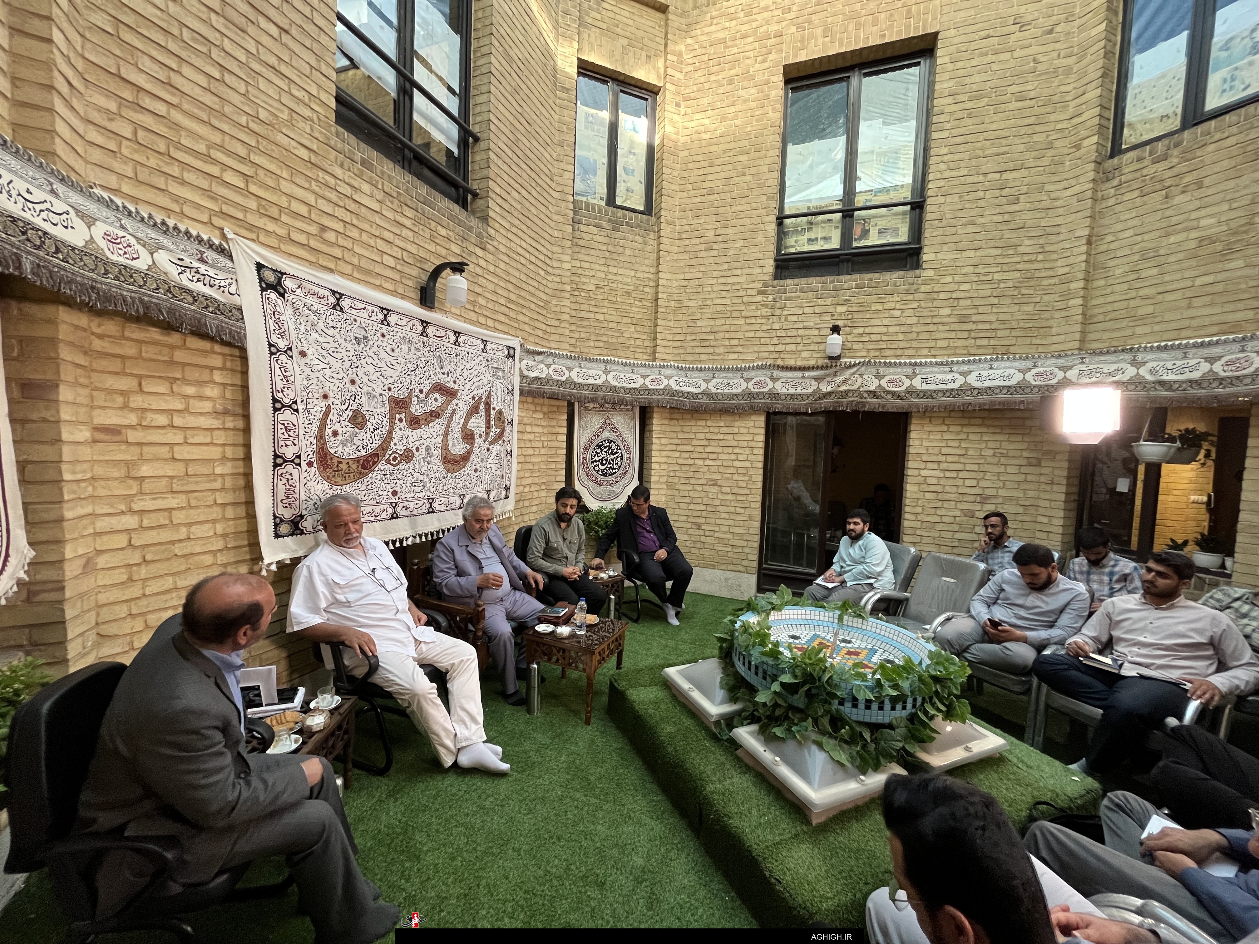 شاعری که در اشعارش شأن اهل بیت(ع) را حفظ میکند شاعری که در اشعارش شأن اهل بیت(ع) را حفظ میکند