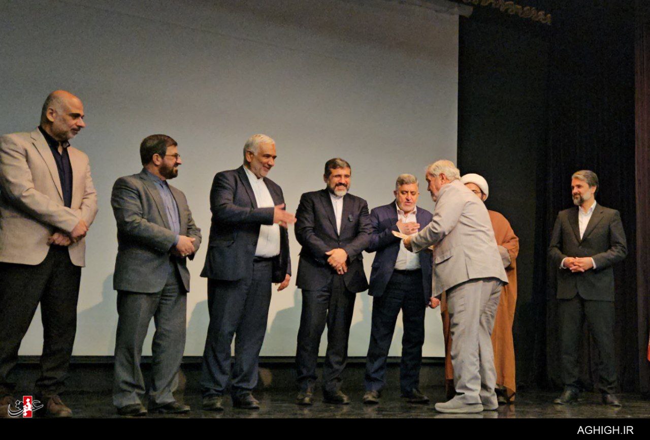 مداحان قشر فرهیختهای هستند که عدهای علیه آنها شبههافکنی میکنند مداحان قشر فرهیختهای هستند که عدهای علیه آنها شبههافکنی میکنند