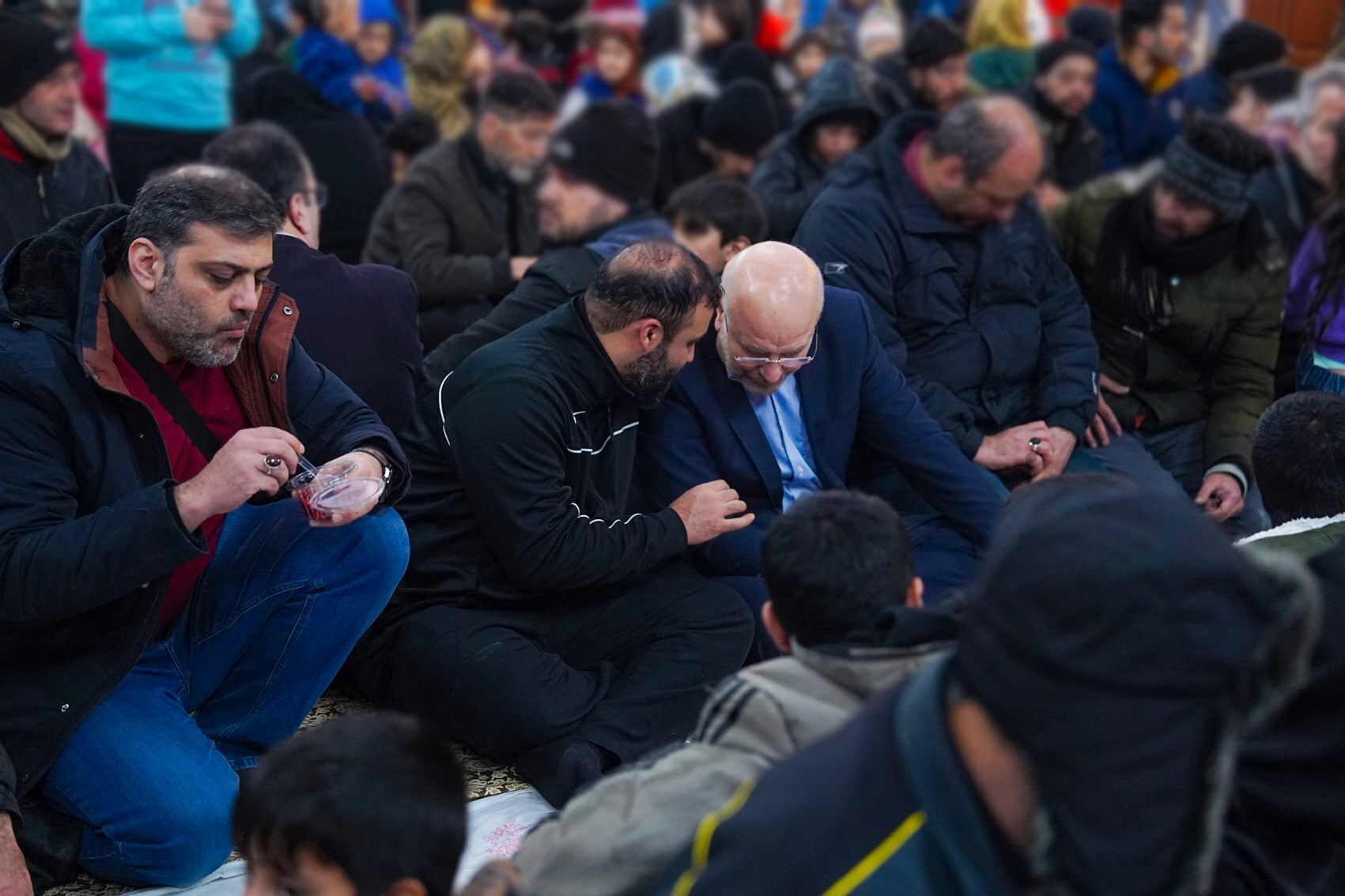 حضور قالیباف در جمع آسمان خوابهای محله هرندی در شب یلدا حضور قالیباف در جمع آسمان خوابهای محله هرندی در شب یلدا