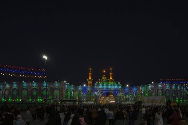 تصاویری از احیای لیلة الرغائب در بین الحرمین کربلا تصاویری از احیای لیلة الرغائب در بین الحرمین کربلا