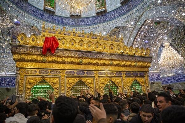 تصاویری از احیای لیلة الرغائب در بین الحرمین کربلا تصاویری از احیای لیلة الرغائب در بین الحرمین کربلا