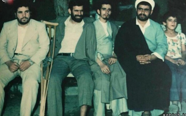 ساواک: این مداح را هر جا دیدید با تیر بزنید