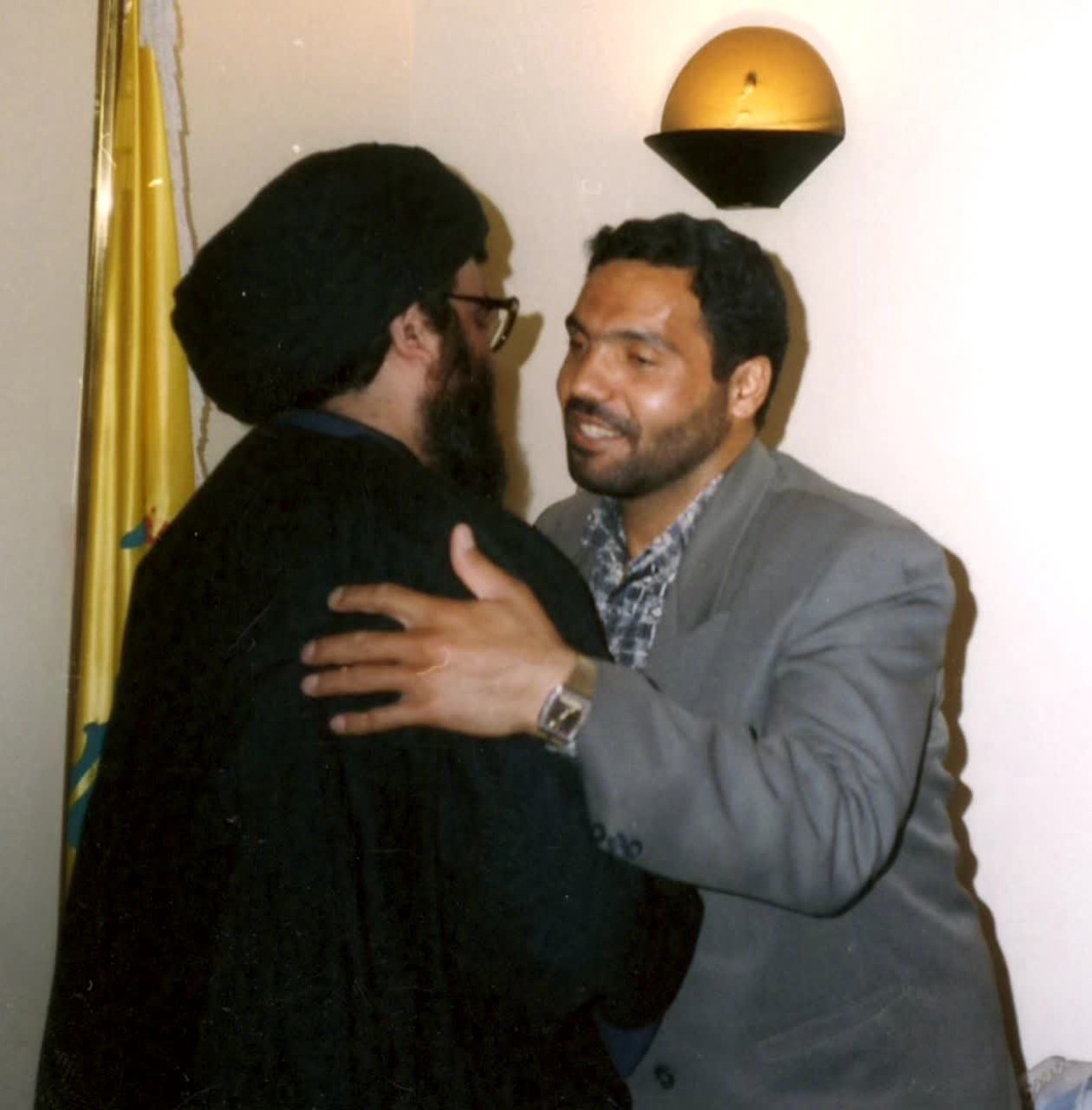 رفاقت ۴۱ ساله رزمنده و مداح ایرانی با سیدحسن نصرالله رفاقت ۴۱ ساله رزمنده و مداح ایرانی با سیدحسن نصرالله