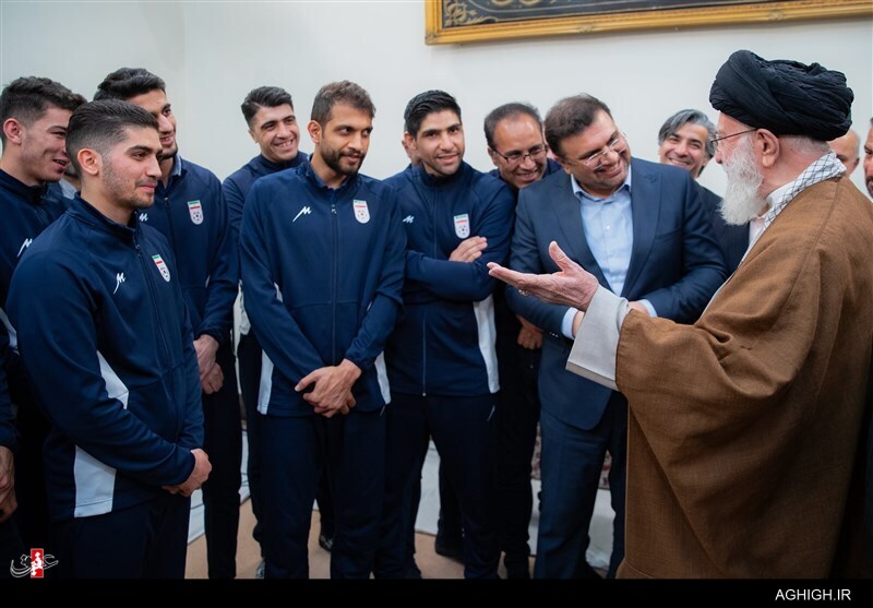 دیدار ملیپوشان فوتسال با رهبر انقلاب دیدار ملیپوشان فوتسال با رهبر انقلاب