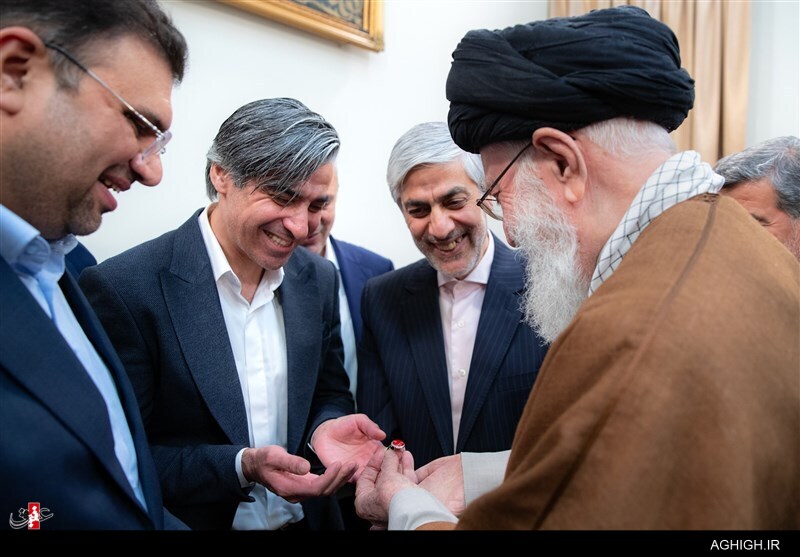 دیدار ملیپوشان فوتسال با رهبر انقلاب دیدار ملیپوشان فوتسال با رهبر انقلاب