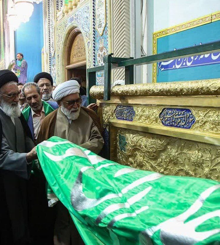 درب طلای اهدایی حرم حضرت معصومه (س) به حرم امام رضا (ع) رونمایی شد درب طلای اهدایی حرم حضرت معصومه (س) به حرم امام رضا (ع) رونمایی شد