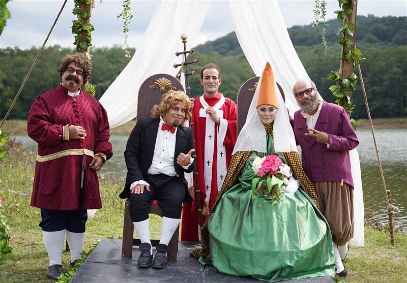 دعوت پویانفر از نوجوانان برای مطالعه یک کتاب و تماشای سریال