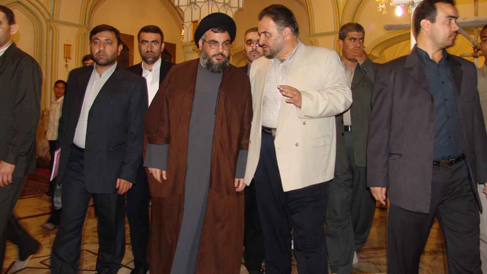 حضور شهید سیدحسن نصرالله در حرم سیدالکریم+عکس