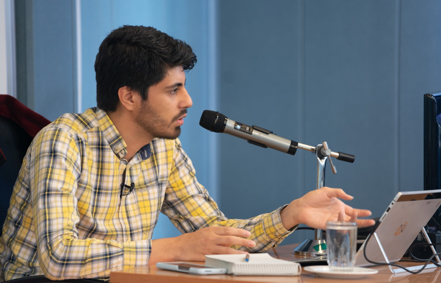 شاخصههای شعر آیینی در بیان حاج علی انسانی/ نقش مداحان در تمدنسازی شاخصههای شعر آیینی در بیان حاج علی انسانی/ نقش مداحان در تمدنسازی