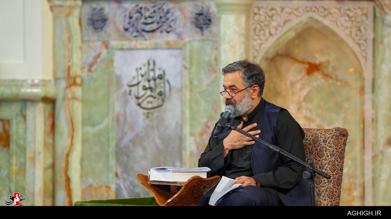 حاج محمود کریمی در حرم رضوی دعای کمیل می خواند حاج محمود کریمی در حرم رضوی دعای کمیل می خواند