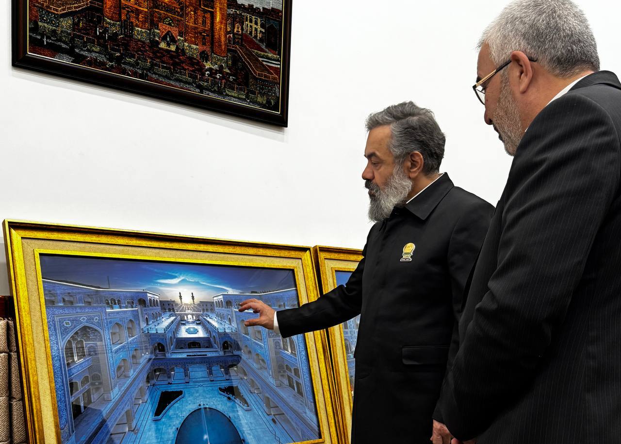 دیدار حاج محمود کریمی با امینعام حرم مطهّر علوی در روز عید فطر دیدار حاج محمود کریمی با امینعام حرم مطهّر علوی در روز عید فطر