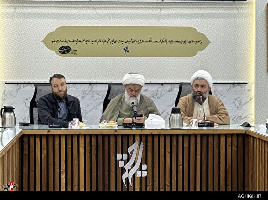 نشست جمعی از وعاظ با مسئولین قرارگاه مهمونی ده کیلومتری غدیر