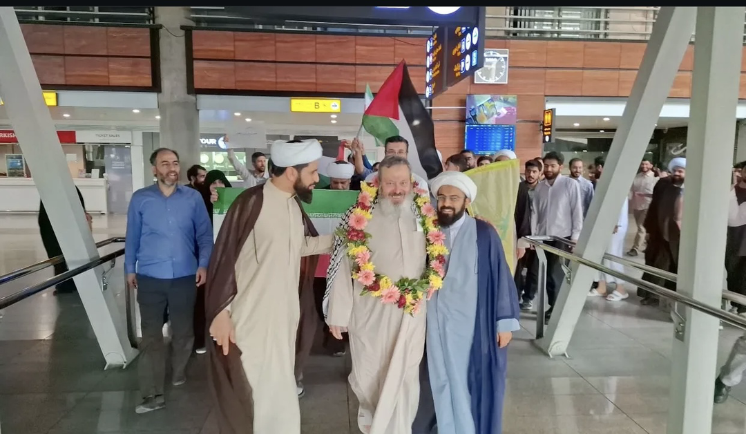 حجتالاسلام قاسمیان به ایران بازگشتحجتالاسلام قاسمیان پس از چند روز بازداشت توسط سعودیها شب گذشته آزاد و دقایقی قبل وارد تهران شد. حجتالاسلام قاسمیان به ایران بازگشتحجتالاسلام قاسمیان پس از چند روز بازداشت توسط سعودیها شب گذشته آزاد و دقایقی قبل وارد تهران شد.