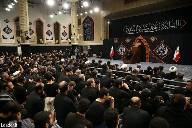 عزاداری شب عاشورا با حضور رهبر انقلاب برگزار شد