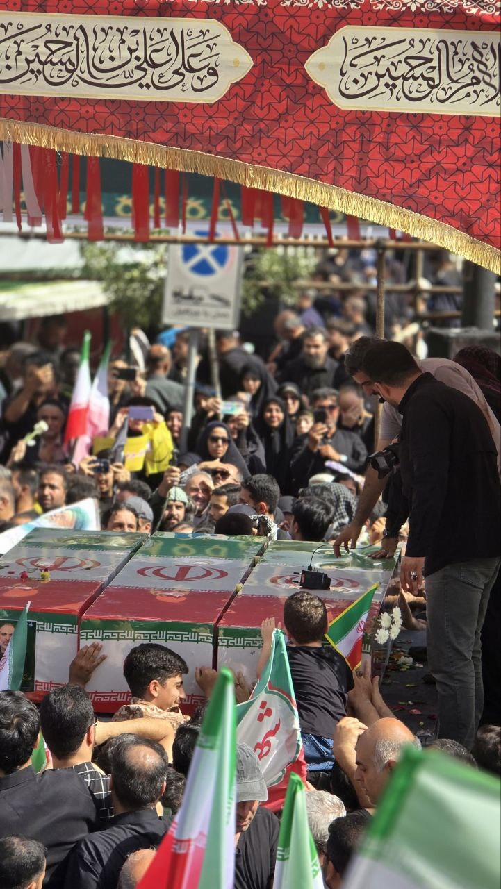 وداع میلیونی پایتخت نشینان با شهدای اقتدار/ حضور چشمگیر نسل جوان امید آفرین است