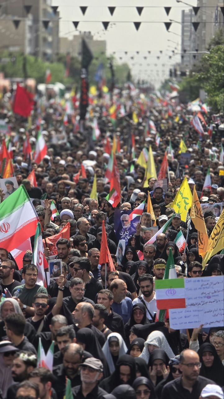 وداع میلیونی پایتخت نشینان با شهدای اقتدار/ حضور چشمگیر نسل جوان امید آفرین است