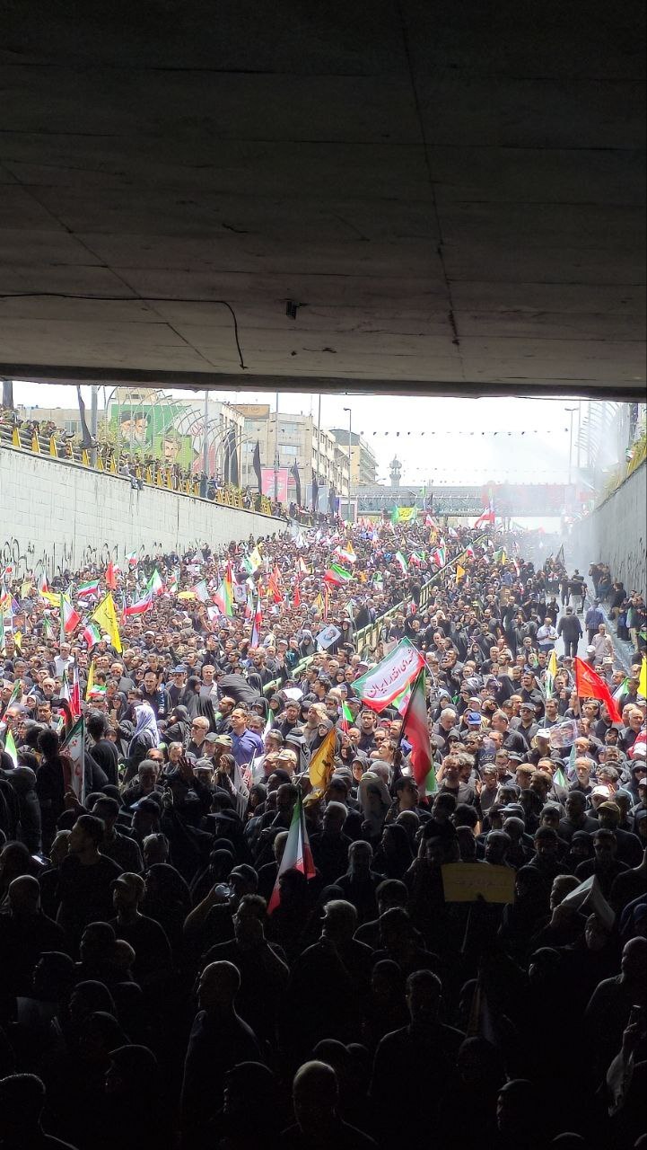 وداع میلیونی پایتخت نشینان با شهدای اقتدار/ حضور چشمگیر نسل جوان امید آفرین است