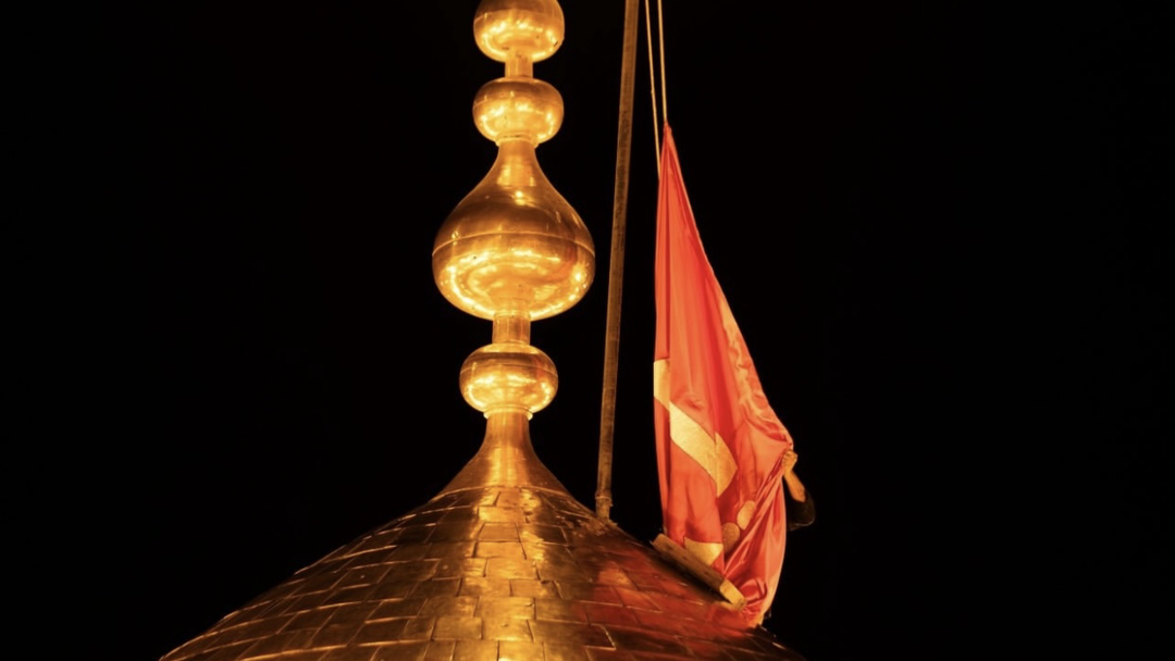 پرچم گنبد حرم امام حسین(ع) تعویض شد